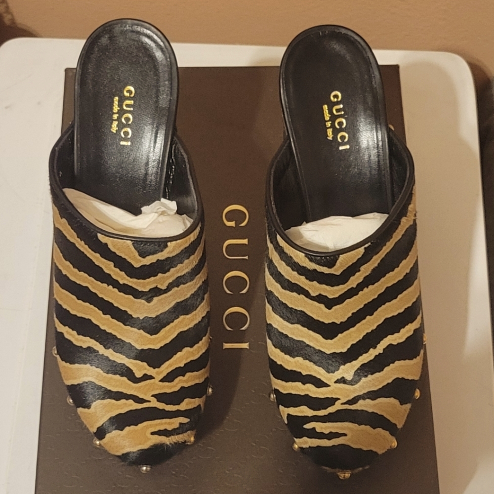 Gucci zebra print clogs